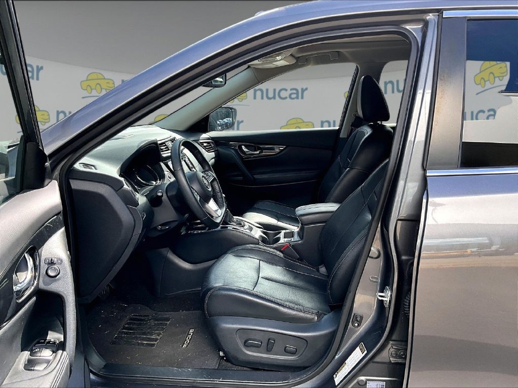 Used 2020 Gray Nissan SL image 11