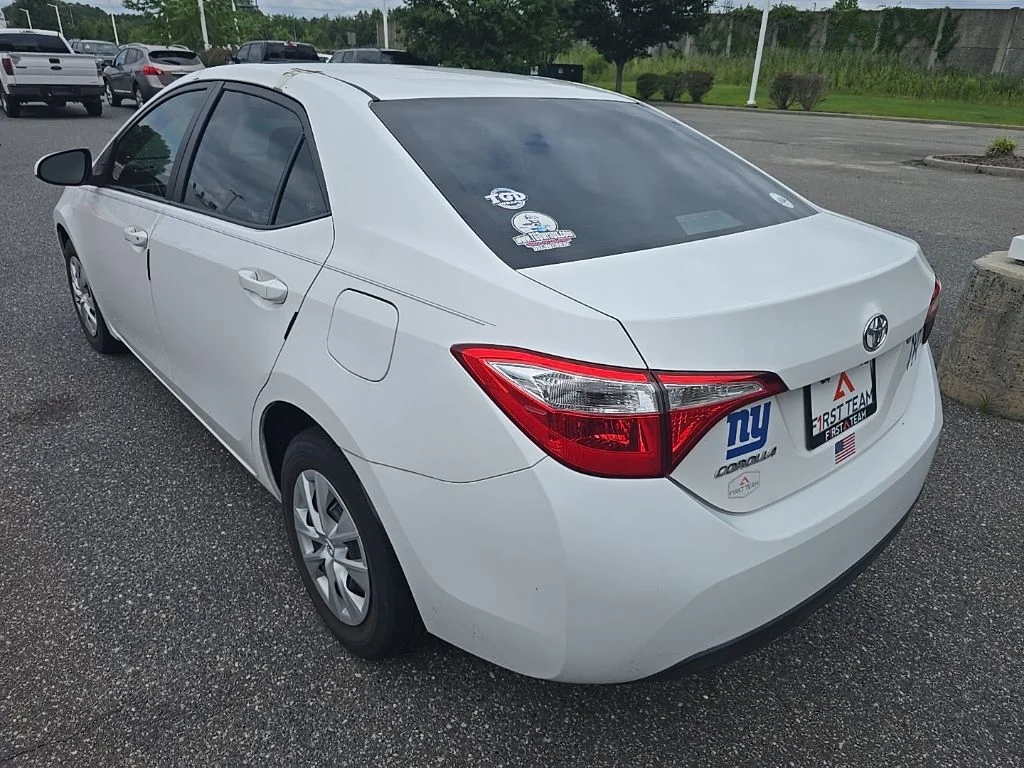 Used 2014 White Toyota L image 7