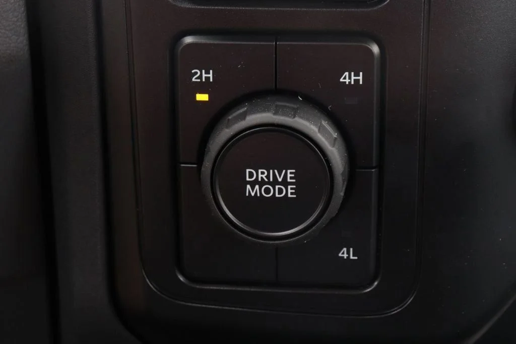 New 2025 Oxford White Ford F-550® XL image 15