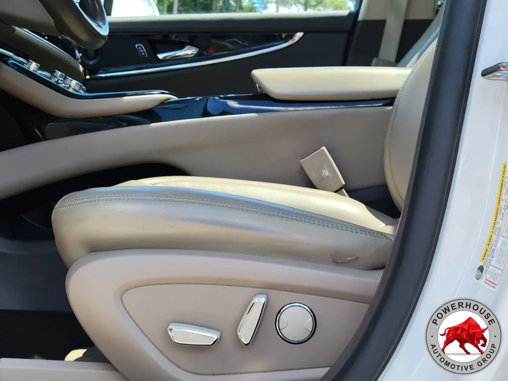 Used 2022 White Lincoln Reserve image 25