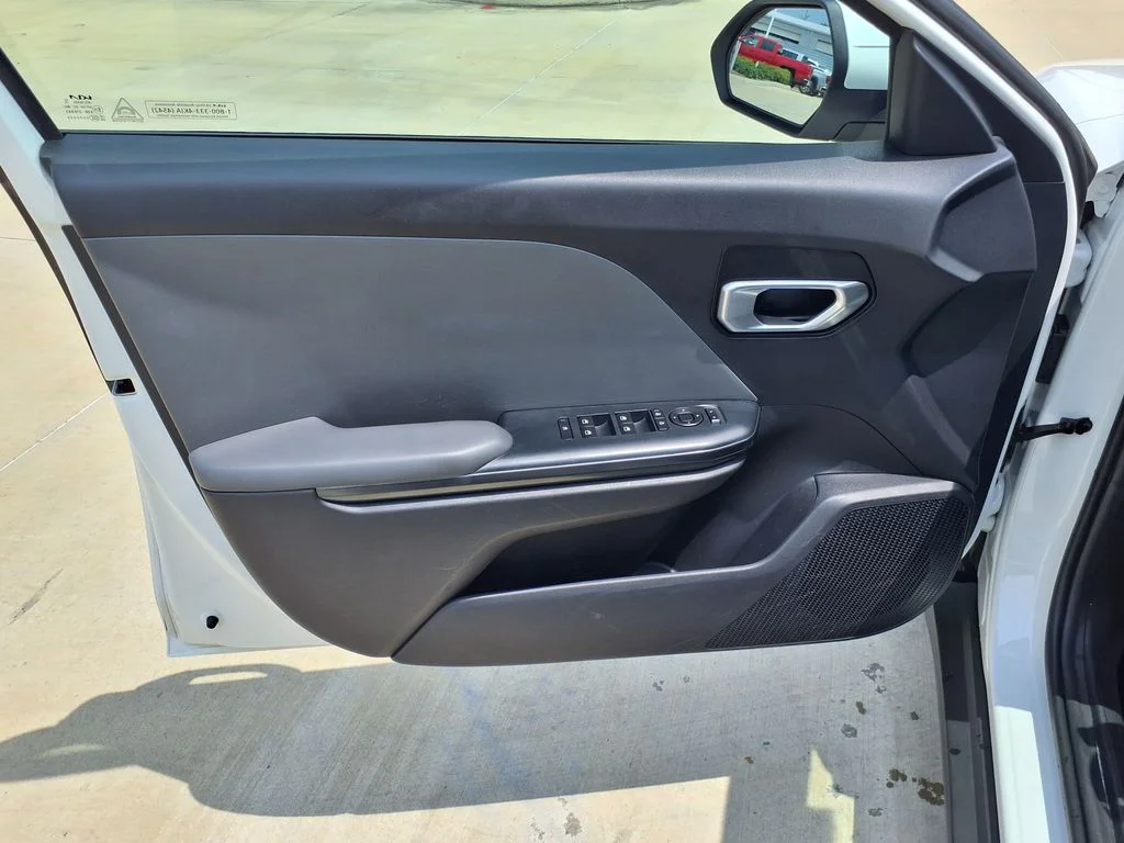 Used 2025 White Kia LXS image 13