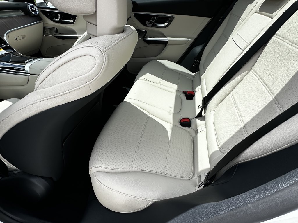 New 2026 Polar White Mercedes-Benz GLC 300 image 61