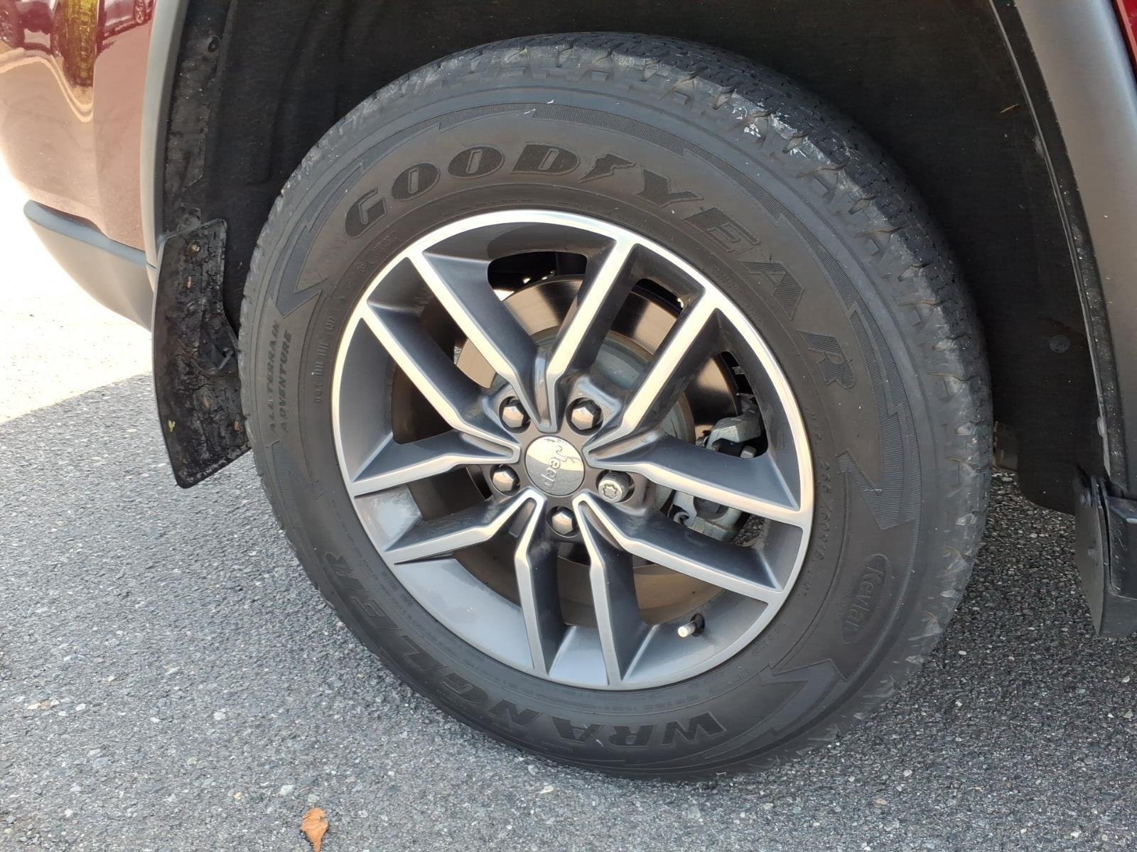 Used 2018 Velvet Red Pearlcoat Jeep Laredo E image 10