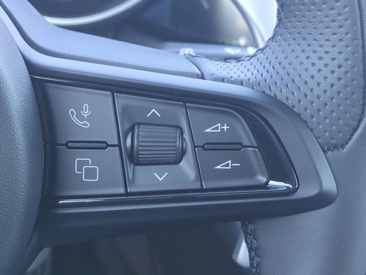 2025 Alfa Romeo Giulia Base - Photo 24