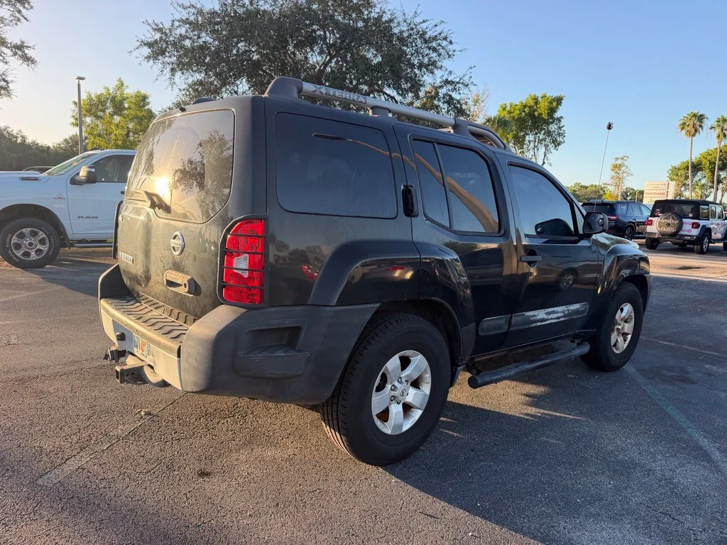Used 2011 Super Black Nissan S image 7