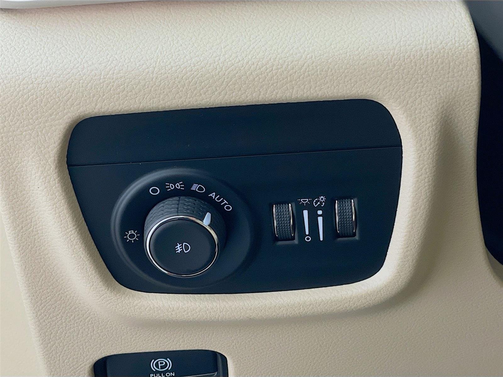 Used 2022 Velvet Red Pearlcoat Jeep Limited image 14