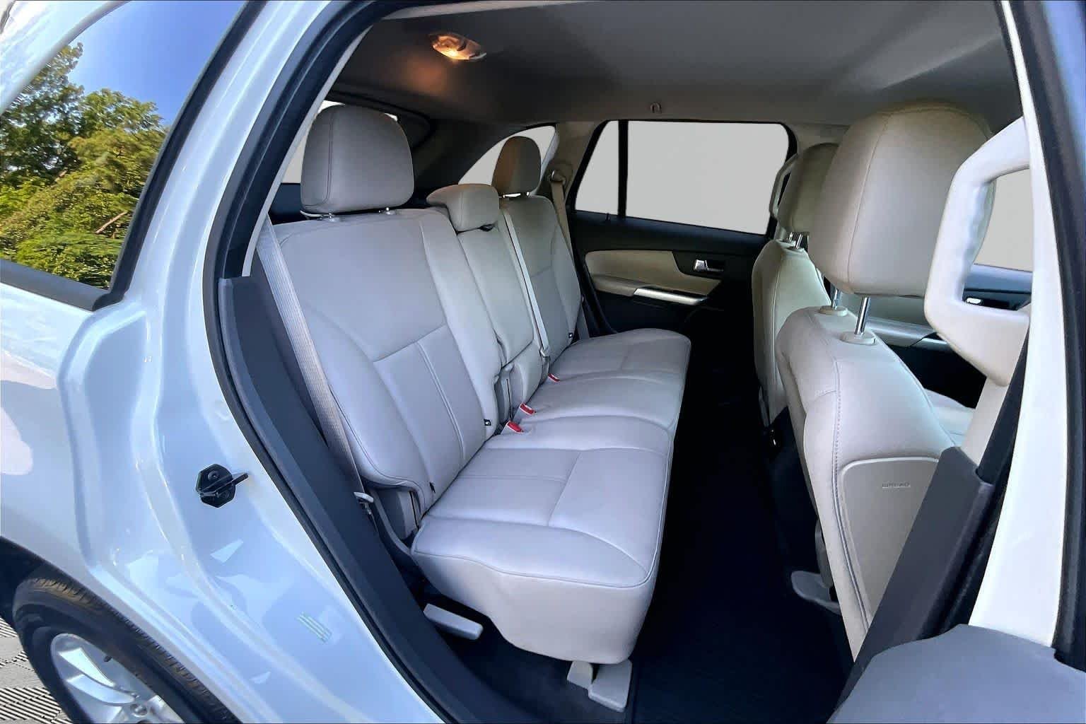 Used 2013 White Suede Ford SE image 20