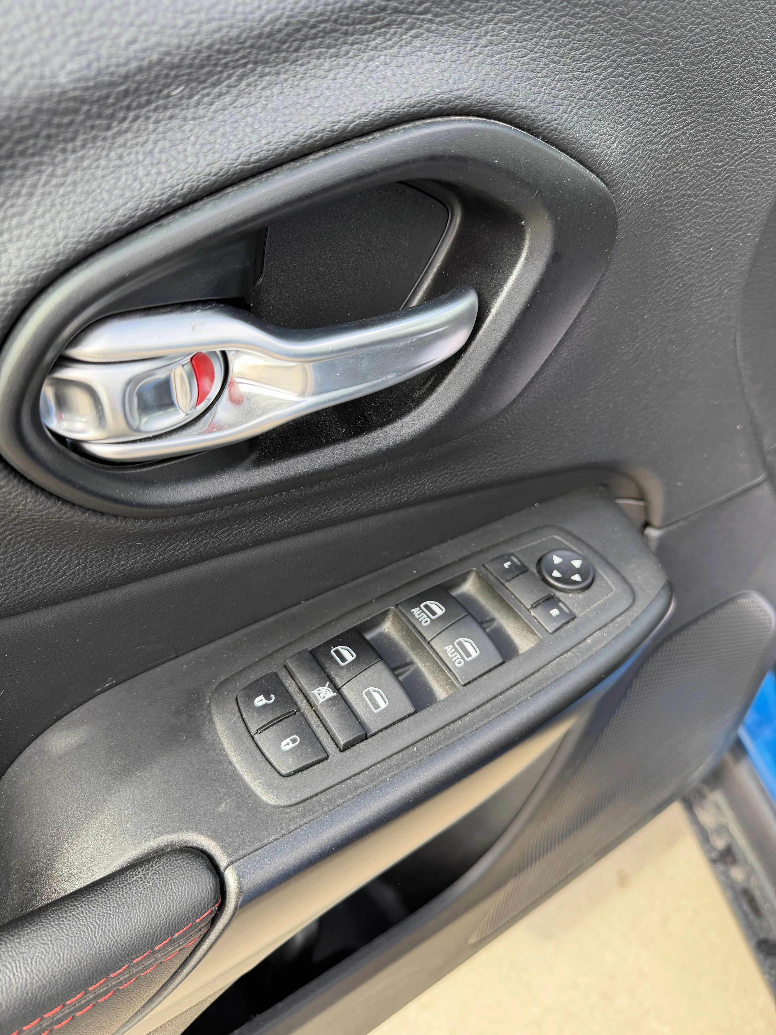 Used 2022 Hydro Blue Pearlcoat Jeep Trailhawk image 13