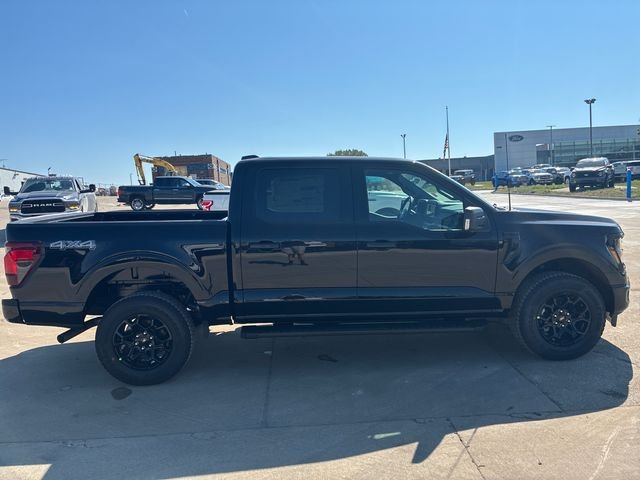 New 2026 Black Ford XLT image 3
