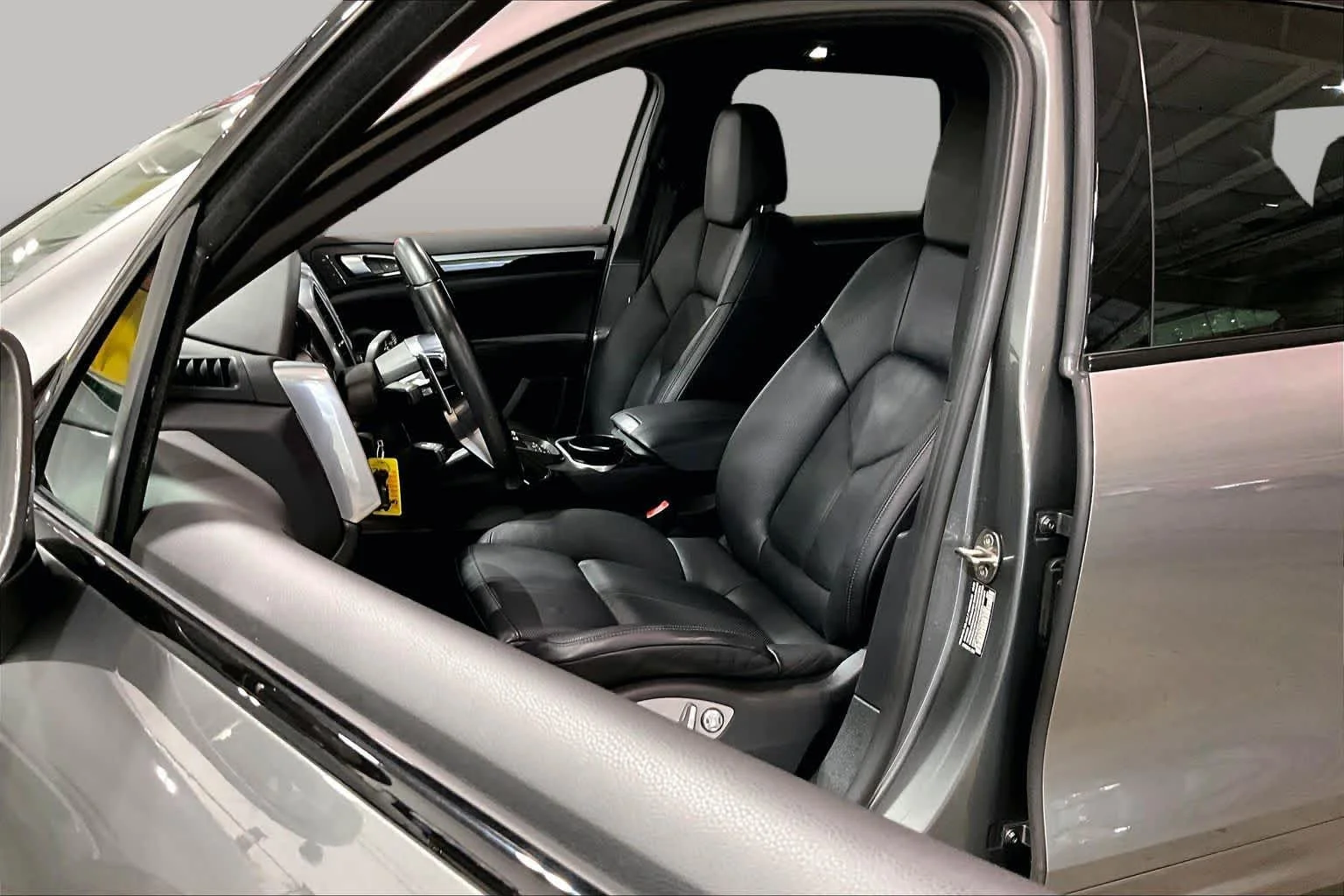 Used 2016 Meteor Gray Metallic Porsche  image 9