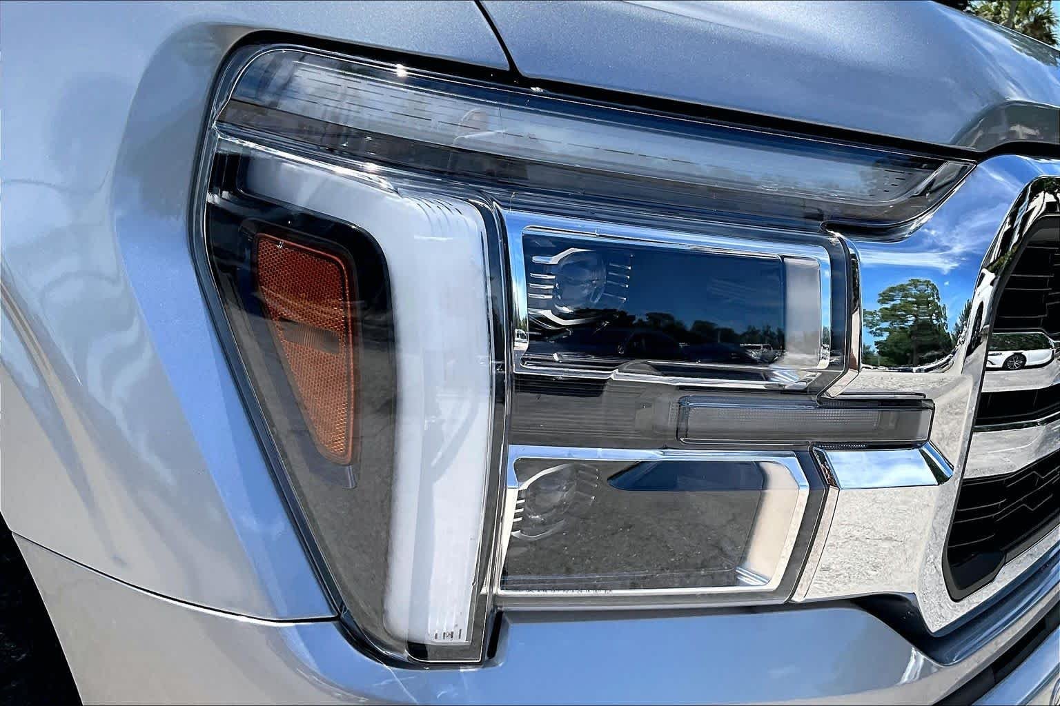 Used 2024 Iconic Silver Metallic Ford LARIAT image 28