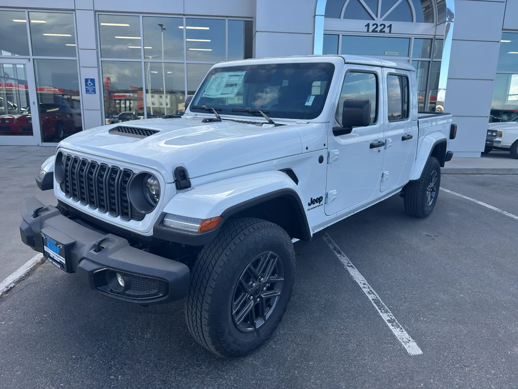 2026 Jeep Gladiator Sport S Auto's photo