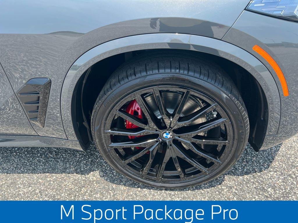 New 2026 Dravit Grey Metallic BMW M60i image 2