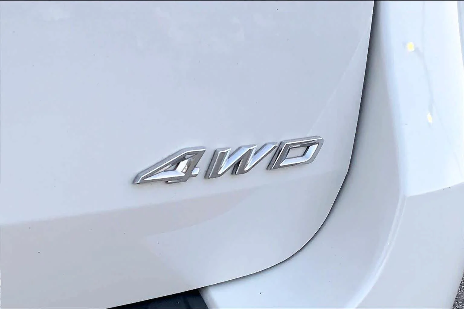 Used 2025 Star White Metallic Tri-Coat Ford ST-Line image 8