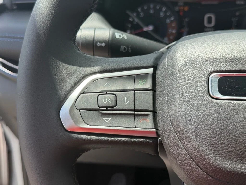 New 2026 Silver Jeep Latitude image 19