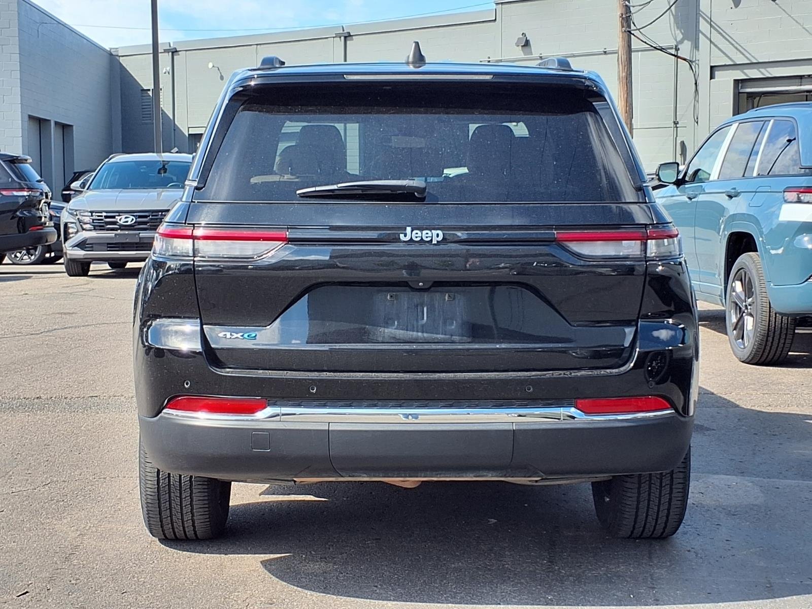 Used 2024 Diamond Black Crystal Pearl Coat Jeep 4xe image 24