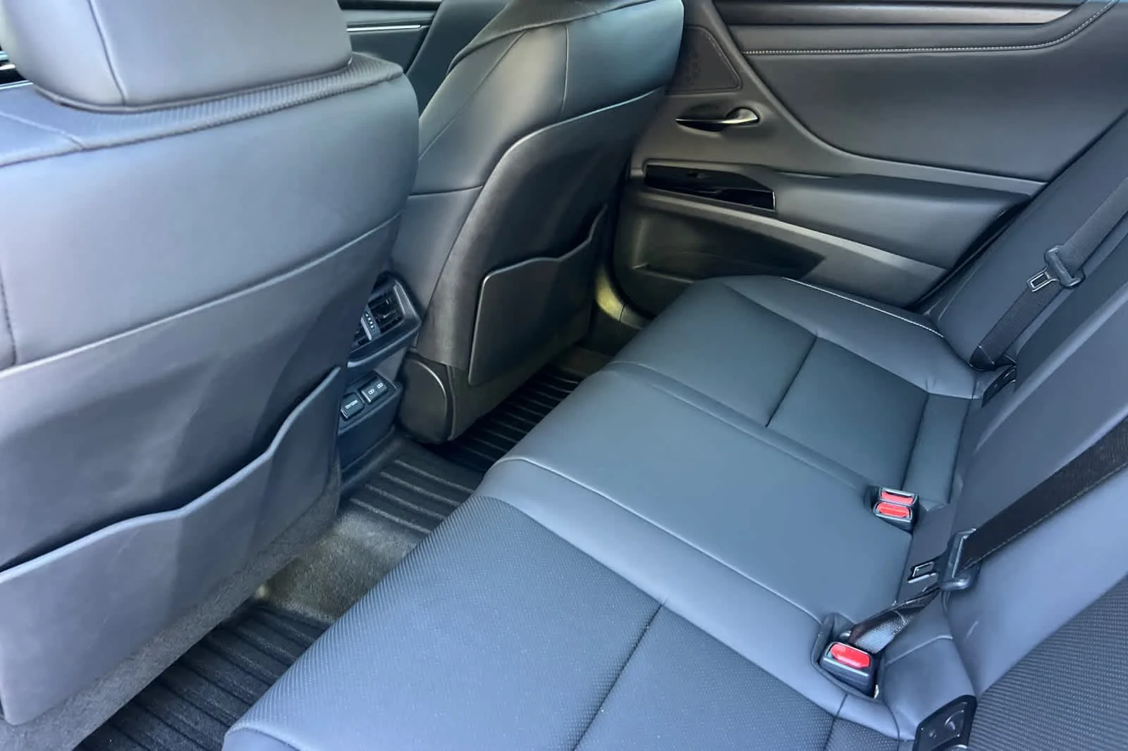 Certified Used 2025 EMINENT WHITE PEARL Lexus  image 4