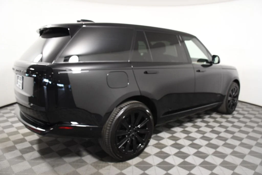New 2026 Santorini Blk Land Rover SE image 7