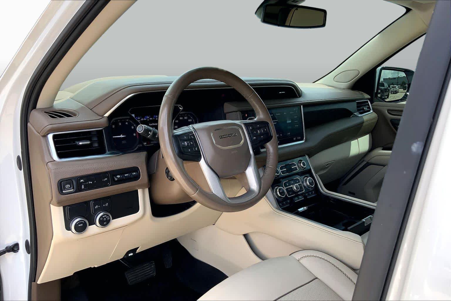 Used 2021 White Frost Tricoat GMC Denali image 18