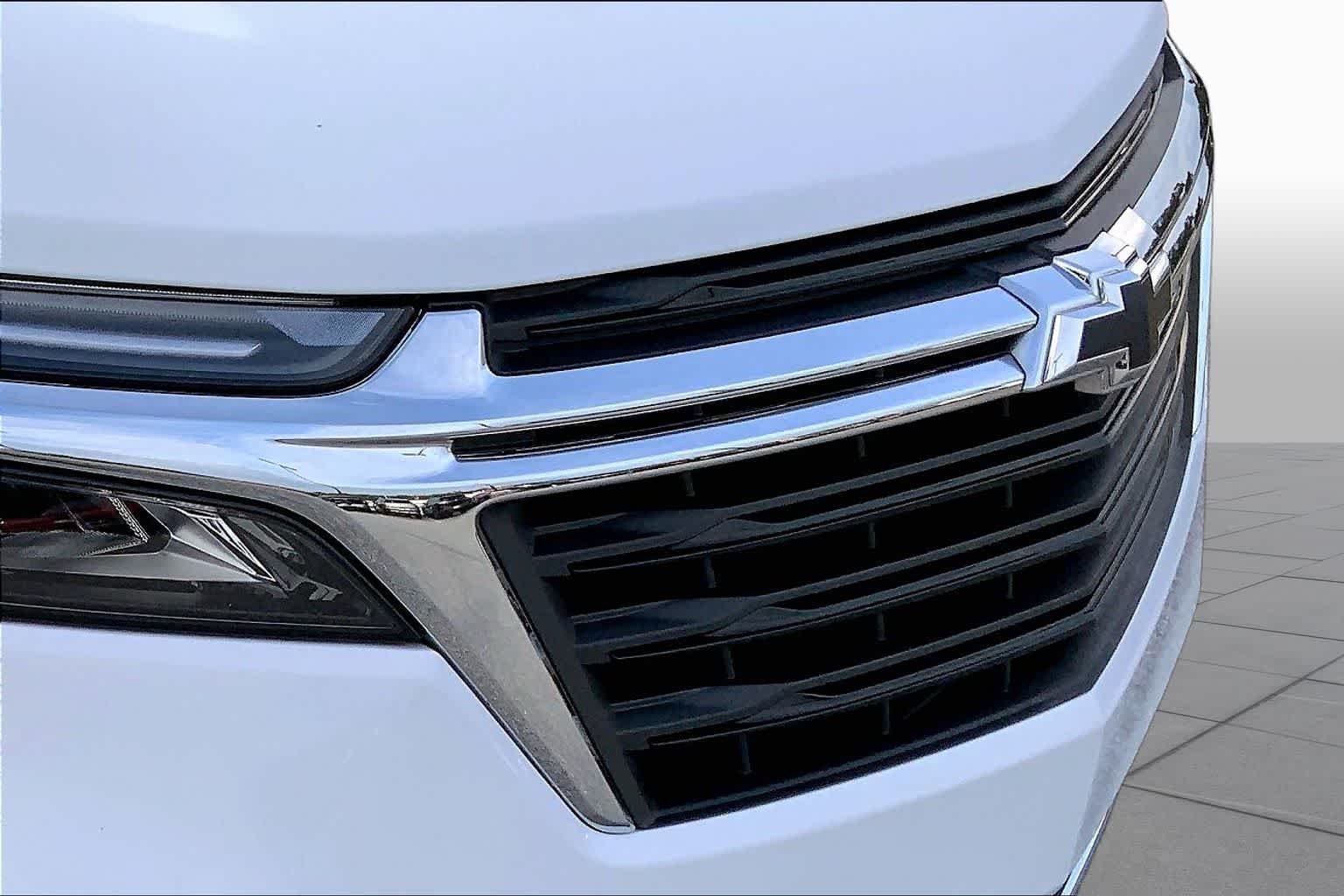 Used 2024 Summit White Chevrolet LT image 29