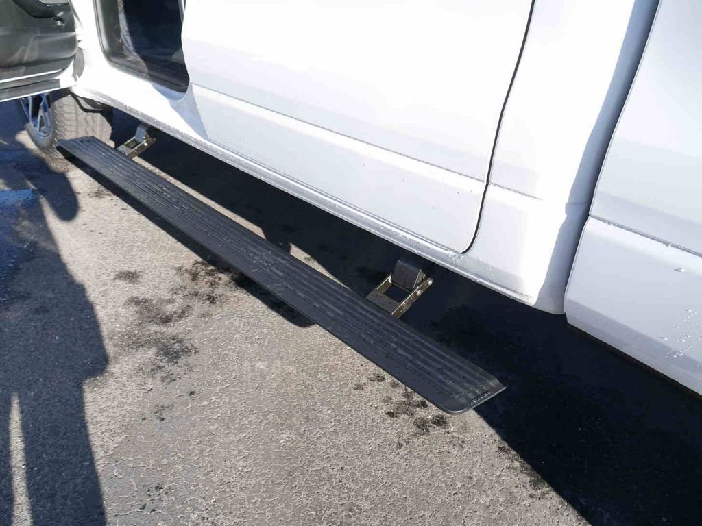 New 2026 Bright White Clear-Coat Exterior Paint RAM LARAMIE image 24
