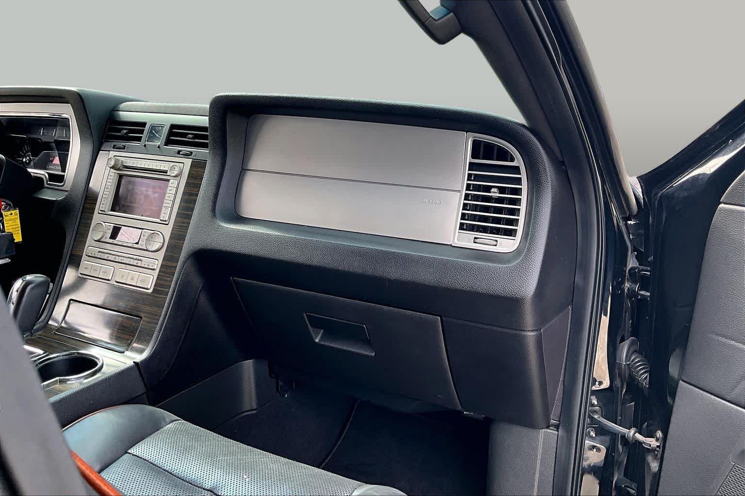 Used 2007 Black Lincoln Ultimate image 17