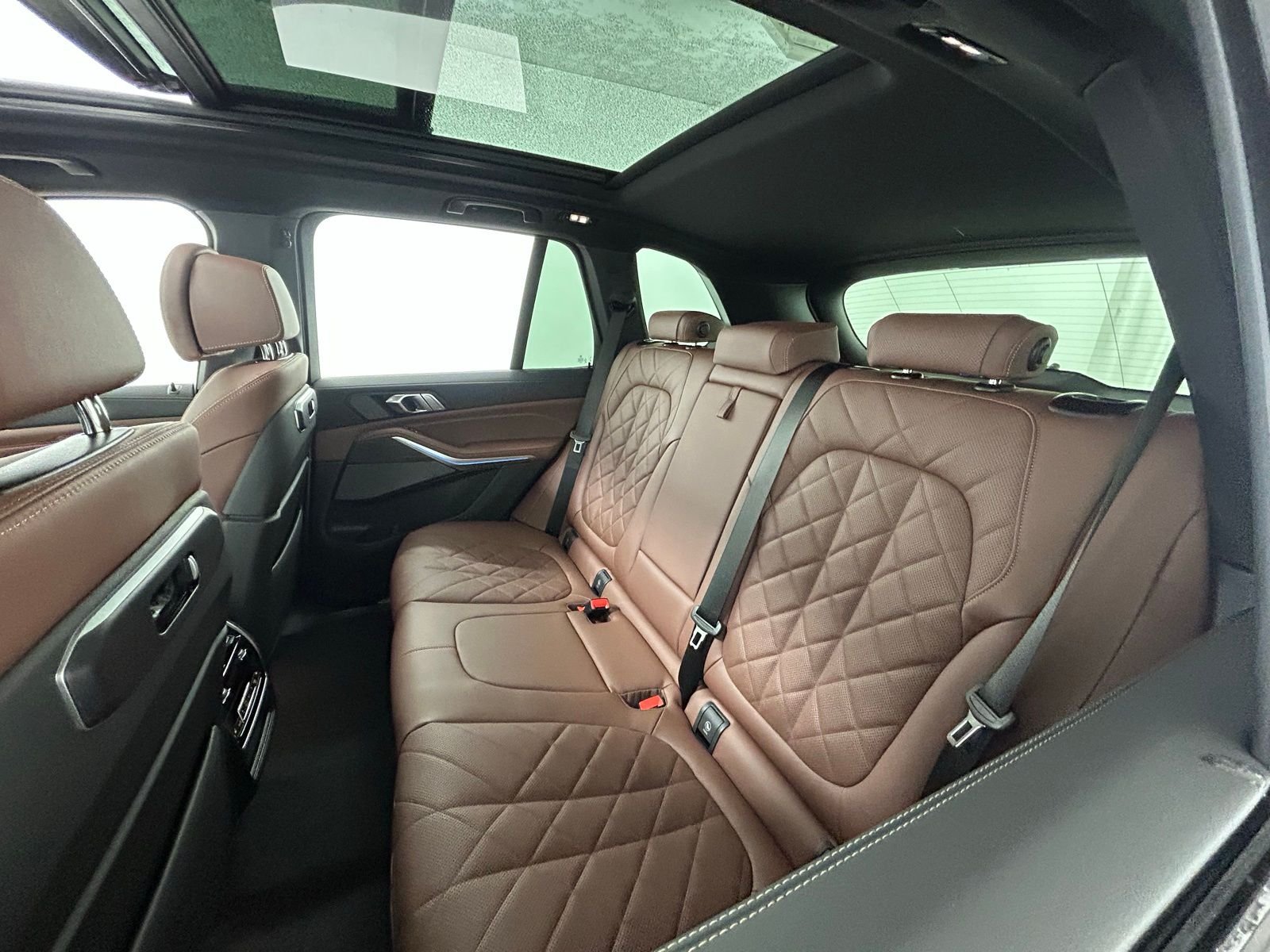 New 2026 Skyscraper Grey Metallic BMW xDrive50e image 33