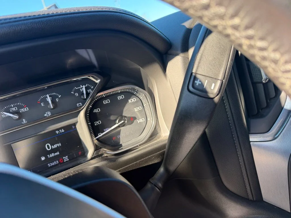 Used 2021 SUMMIT WHITE GMC Elevation image 31