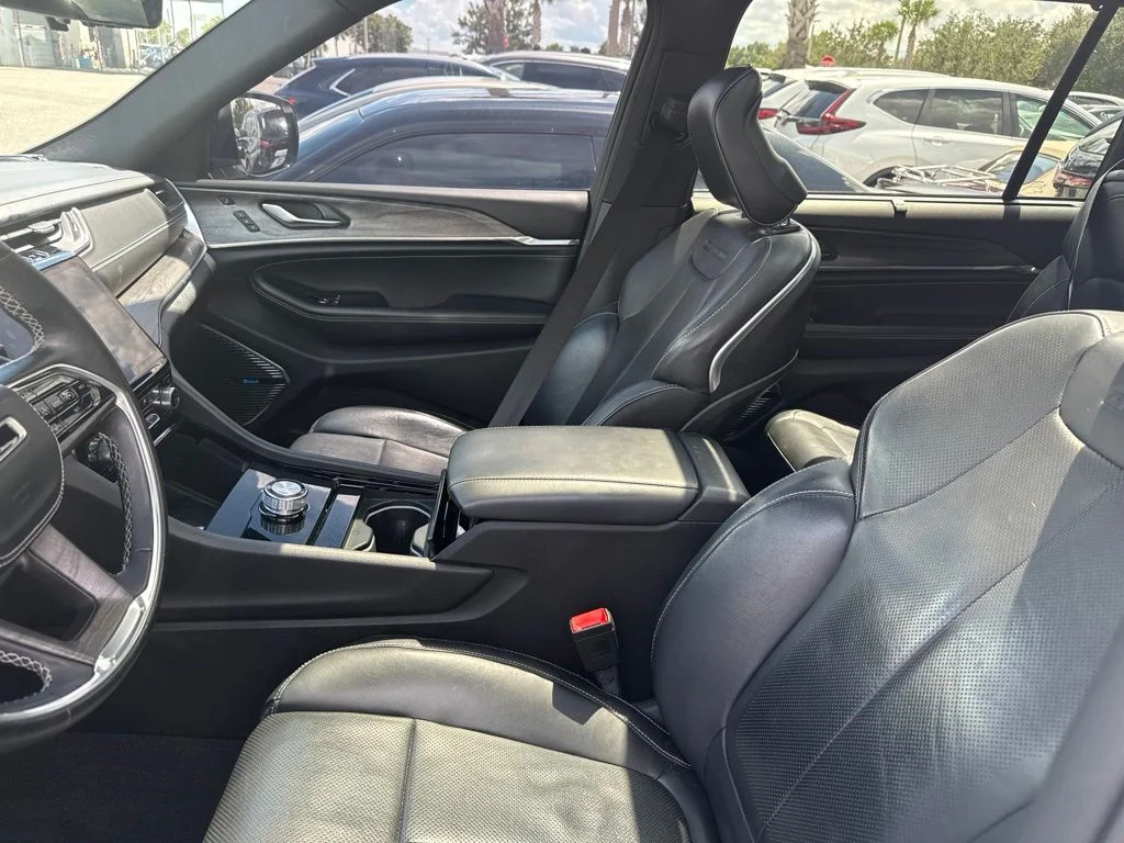 Used 2021 White Jeep Overland image 3