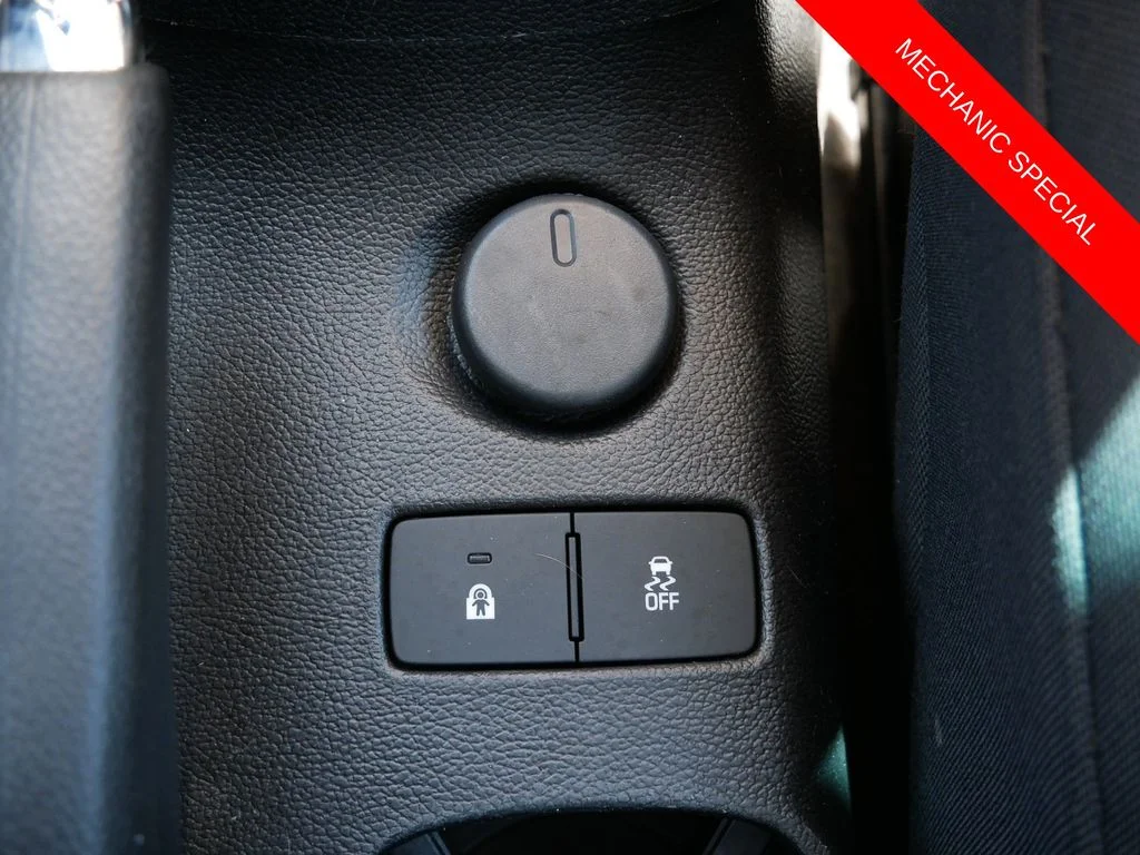Used 2013 Red Chevrolet LT image 26