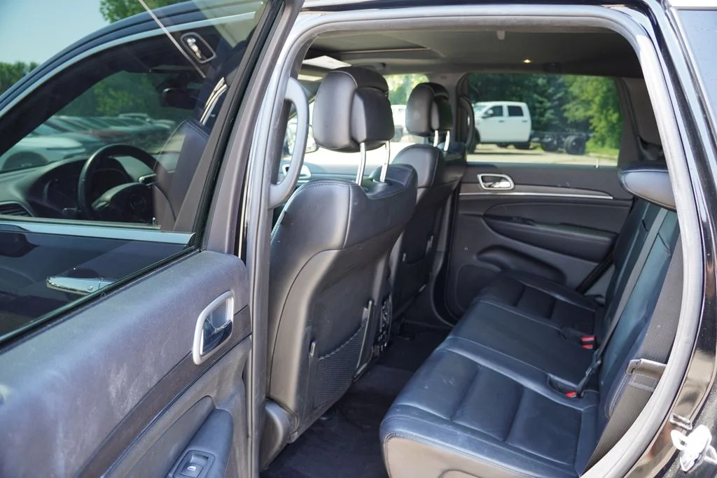Certified Used 2018 Diamond Black Crystal Pearlcoat Jeep Limited image 16