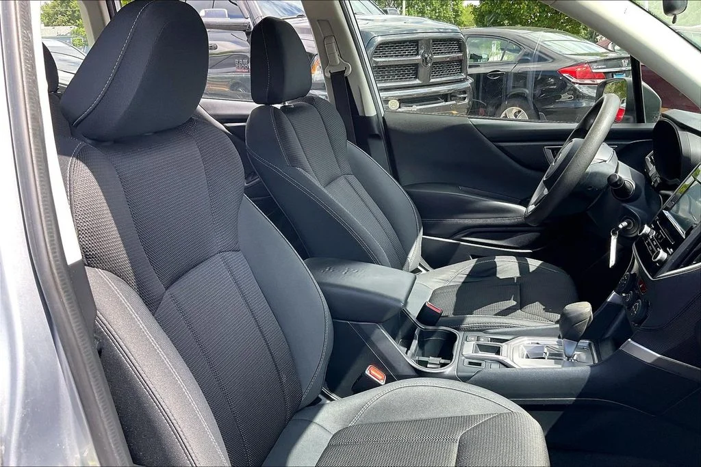 Used 2019 Silver Subaru Base image 7