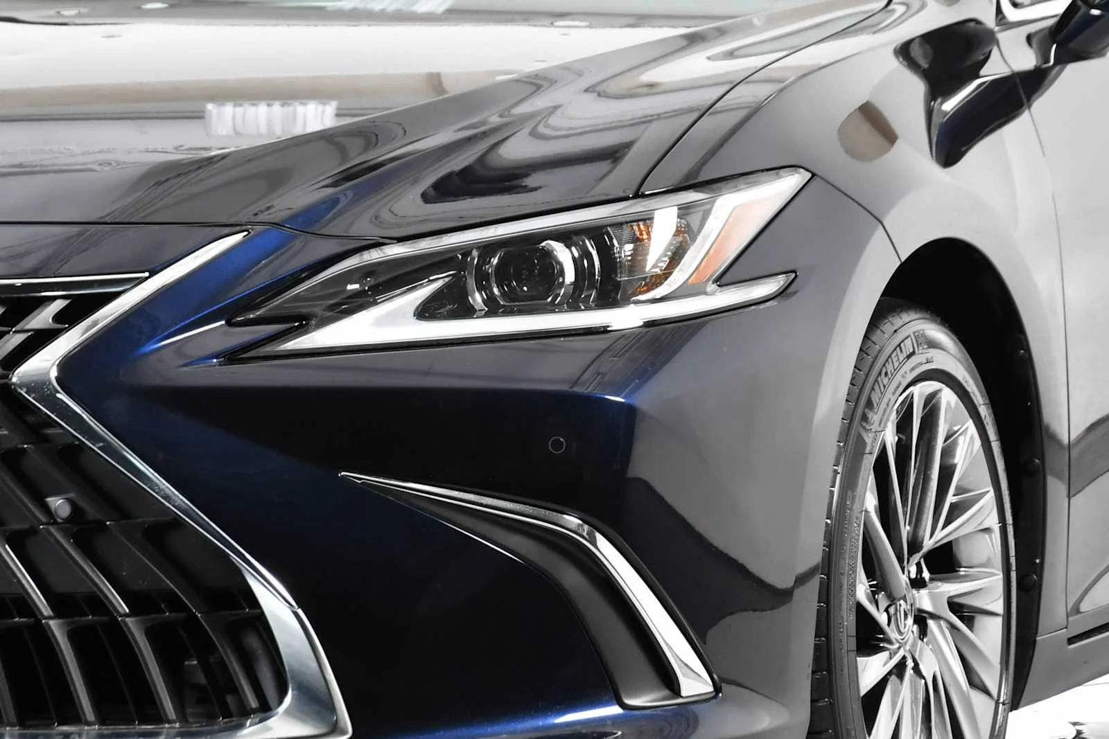 Used 2025 Nightfall Mica Lexus Luxury image 15