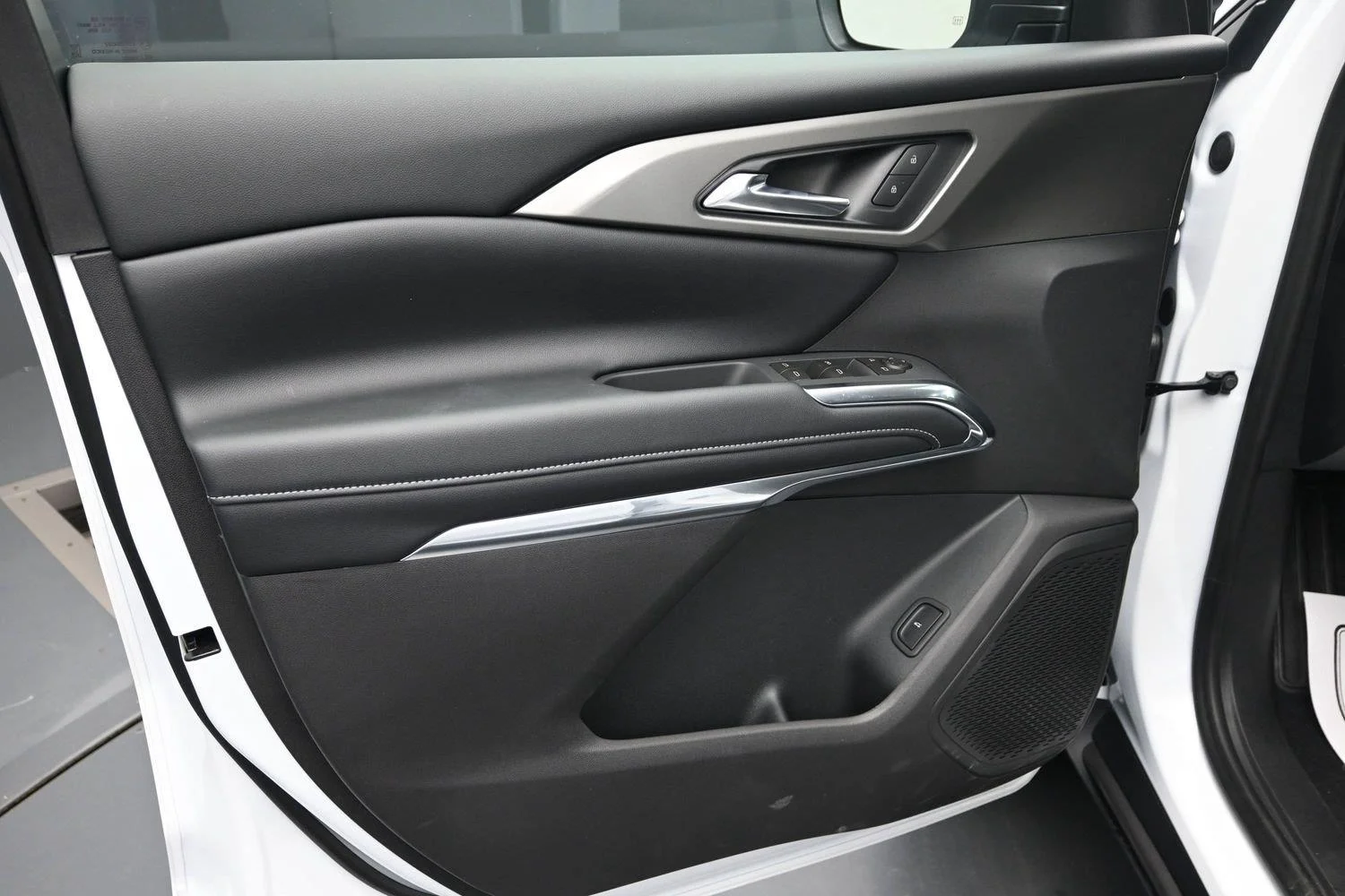 2027 Chevrolet Traverse LT - Photo 19