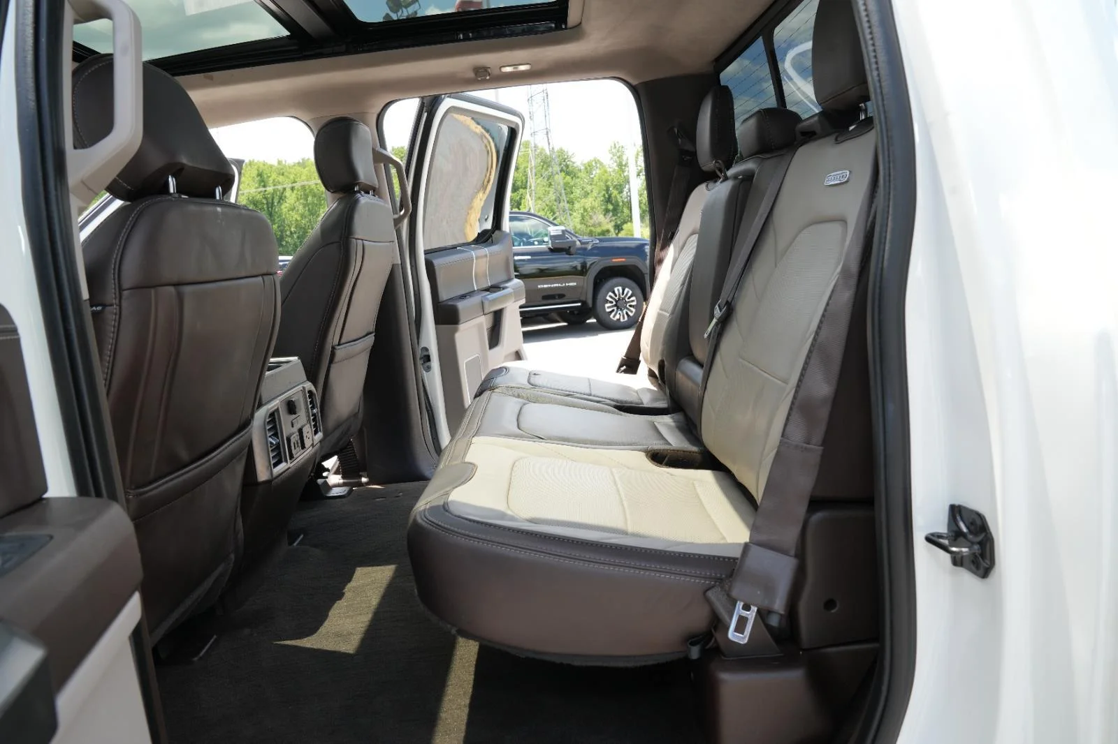 Used 2020 White Ford Limited image 35