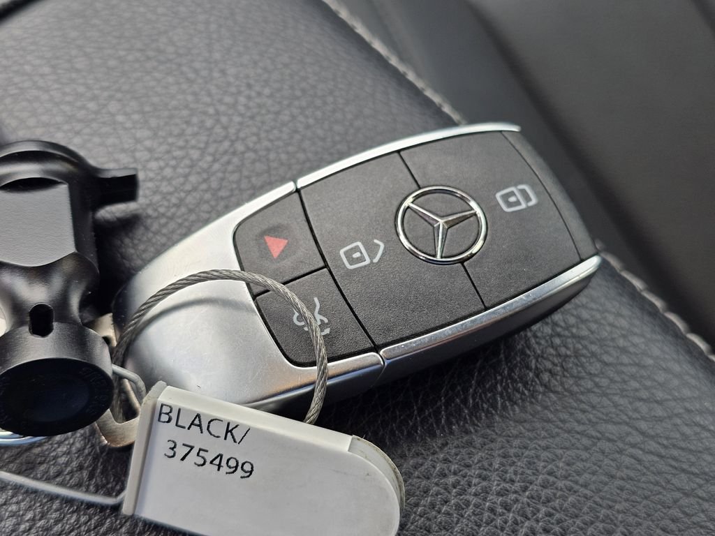Used 2024  Mercedes-Benz GLB 250 image 31