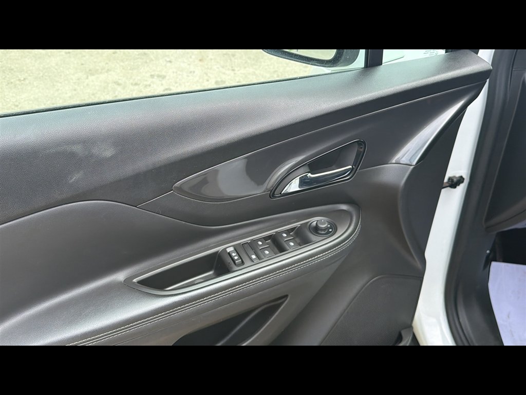 Used 2022 Summit White Buick Preferred image 7
