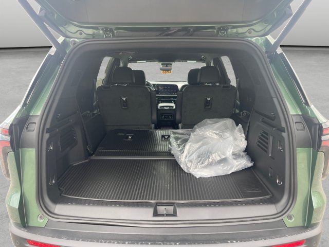 2027 Chevrolet Traverse LT - Photo 18