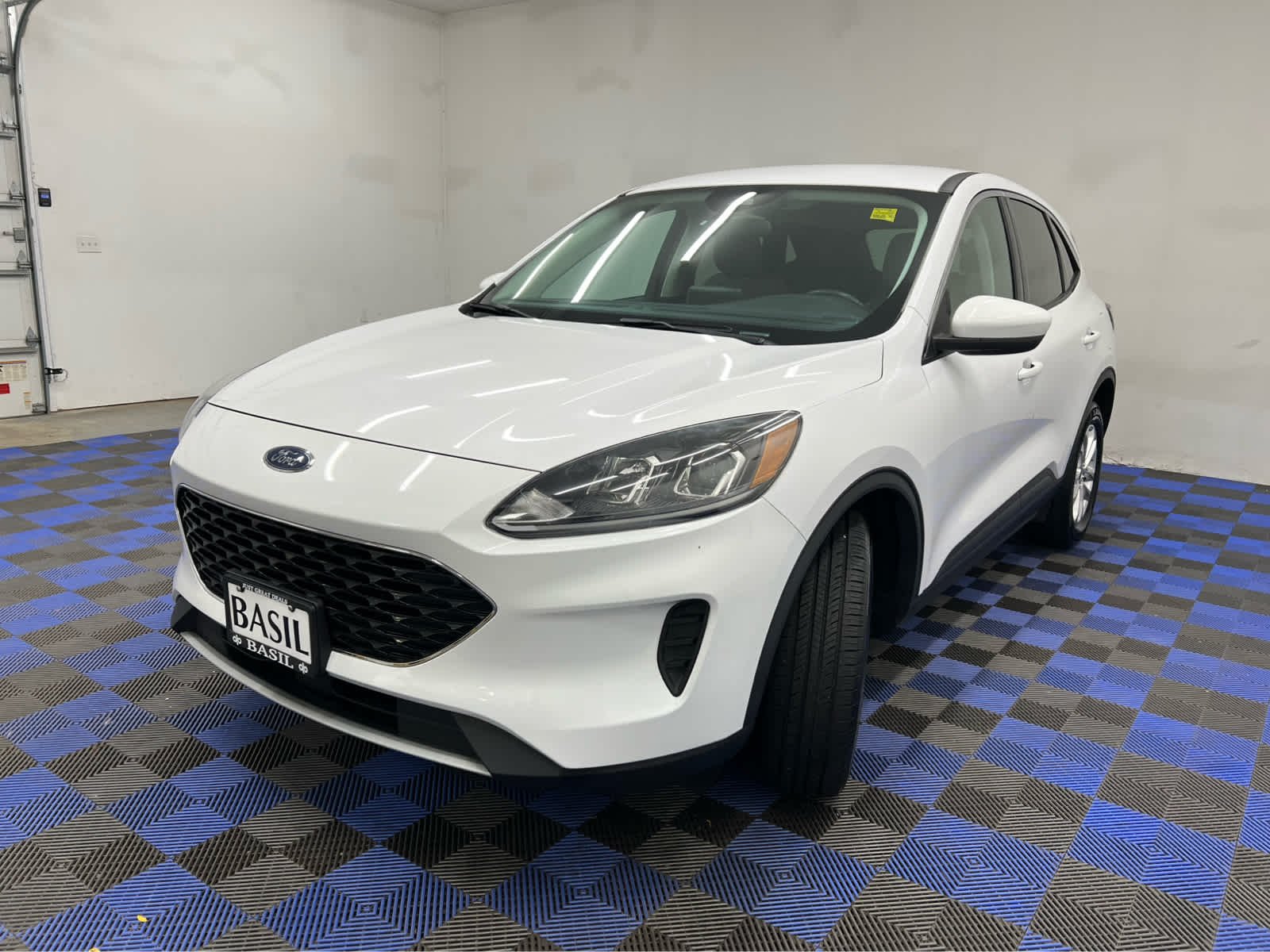 Used 2021 Oxford White Ford SE image 3