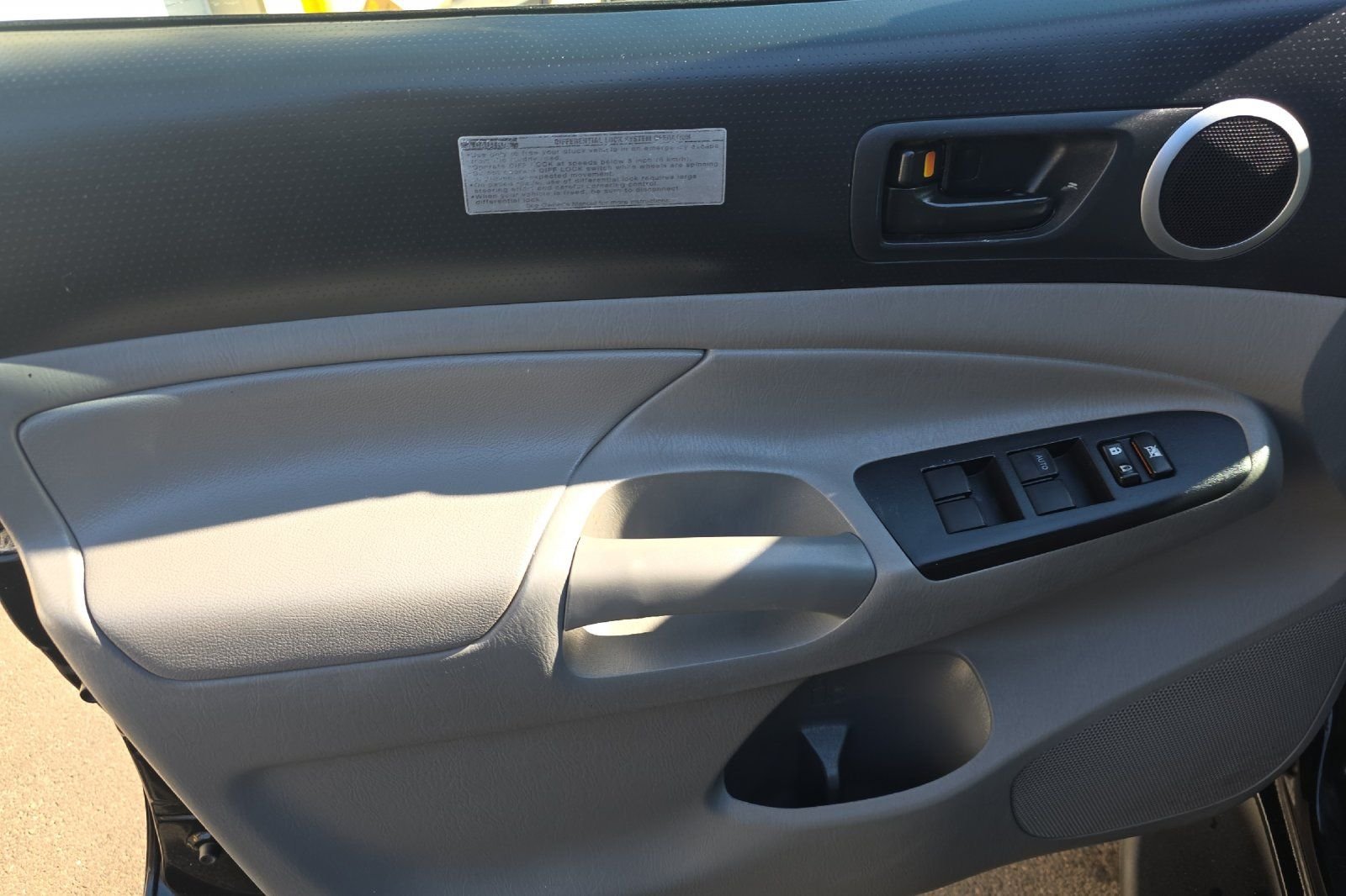 Used 2013 Black Toyota Base image 12