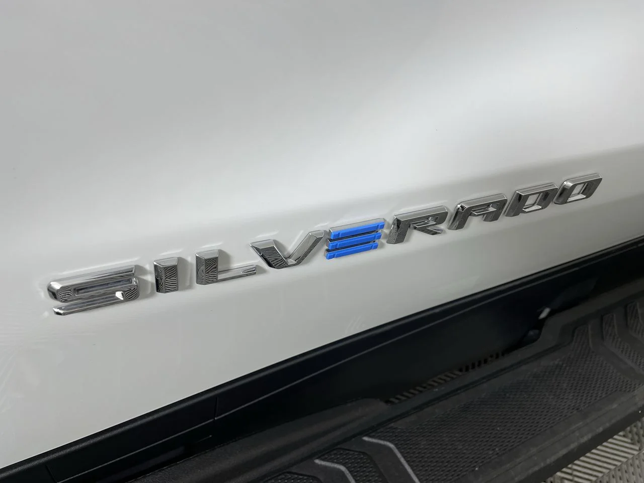 2025 Chevrolet Silverado EV LT - Photo 91