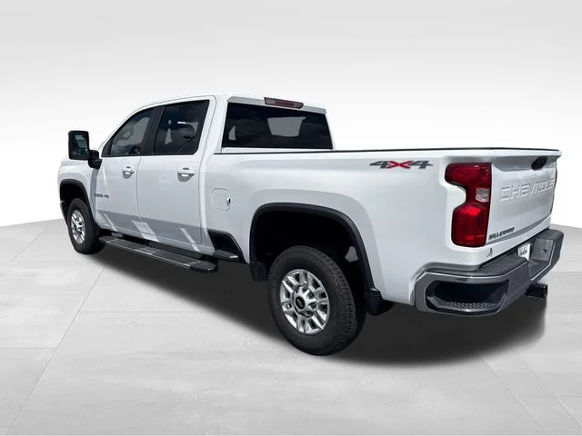 Used 2023 Summit White Chevrolet LT image 3