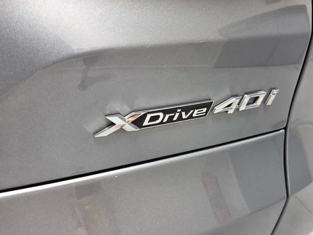 Used 2024 Gray BMW xDrive40i image 10