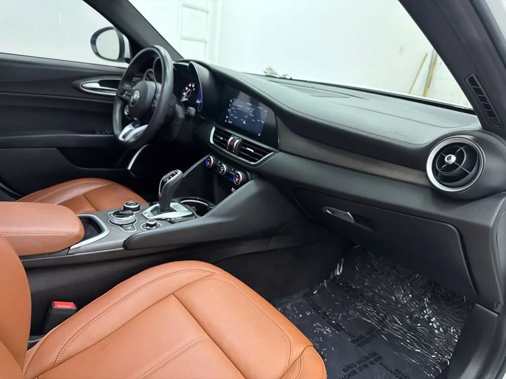 Used 2023 White Alfa Romeo Ti image 31