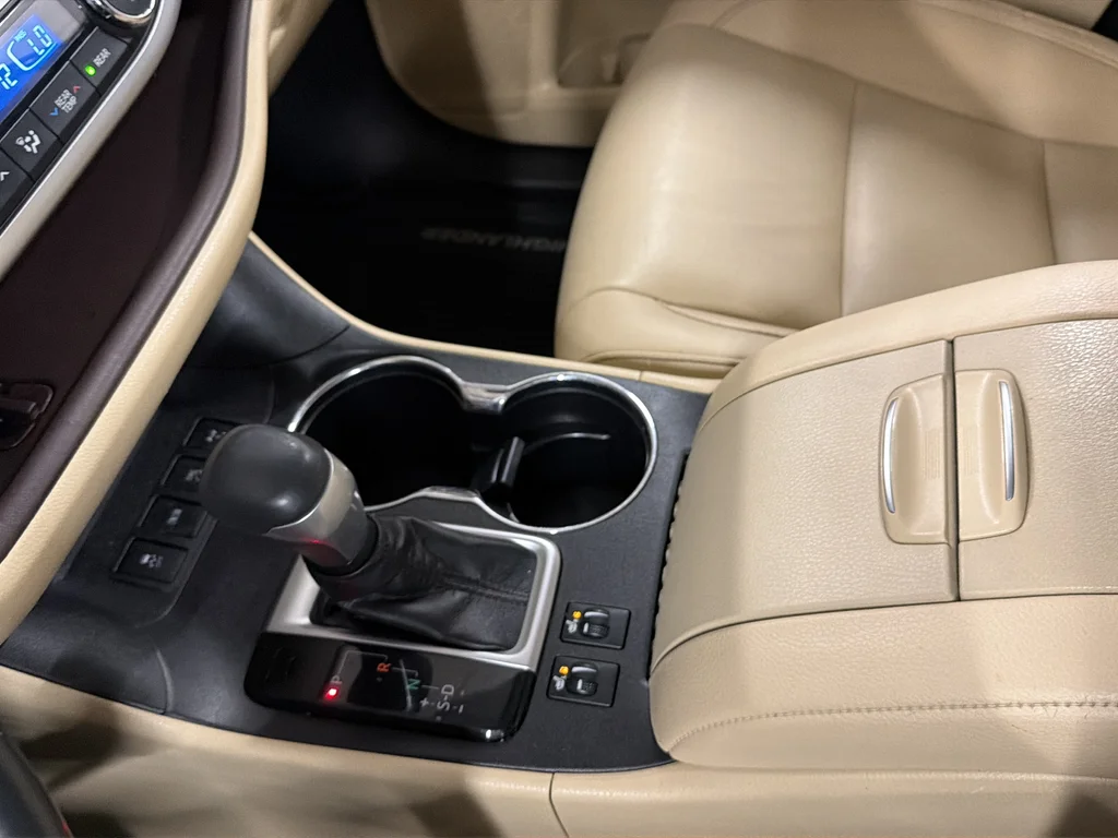 Used 2019 Red Toyota XLE image 21