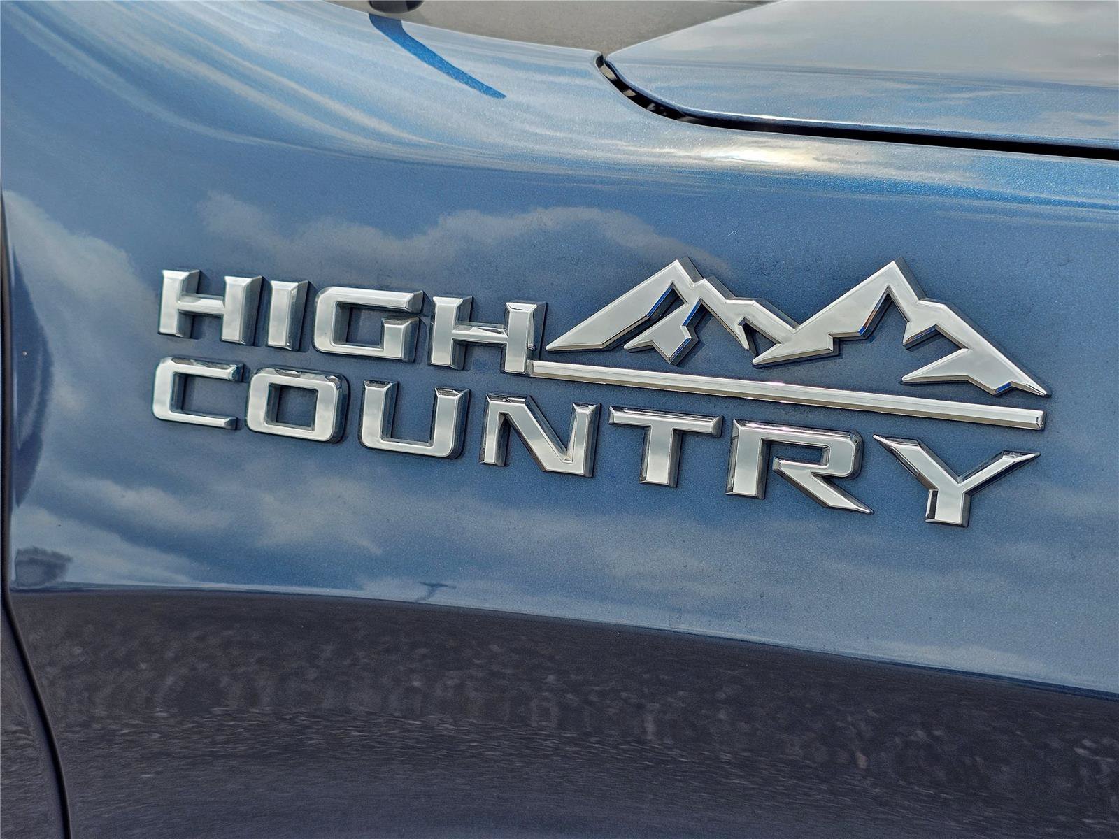 Used 2021 Northsky Blue Metallic Chevrolet High Country image 8