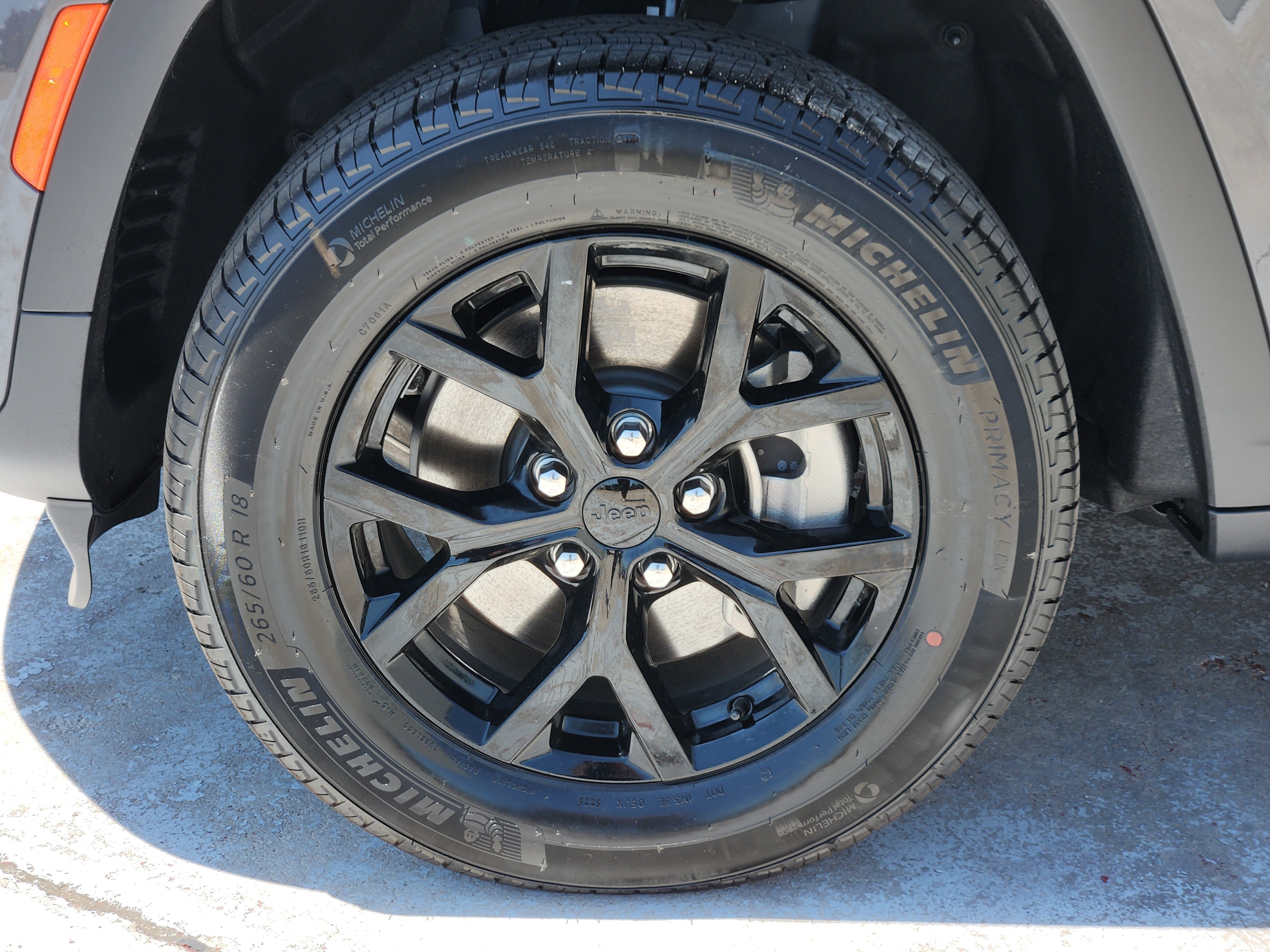 New 2026 Baltic Gray Metallic Clear-Coat Exterior Paint Jeep Laredo Altitude image 9