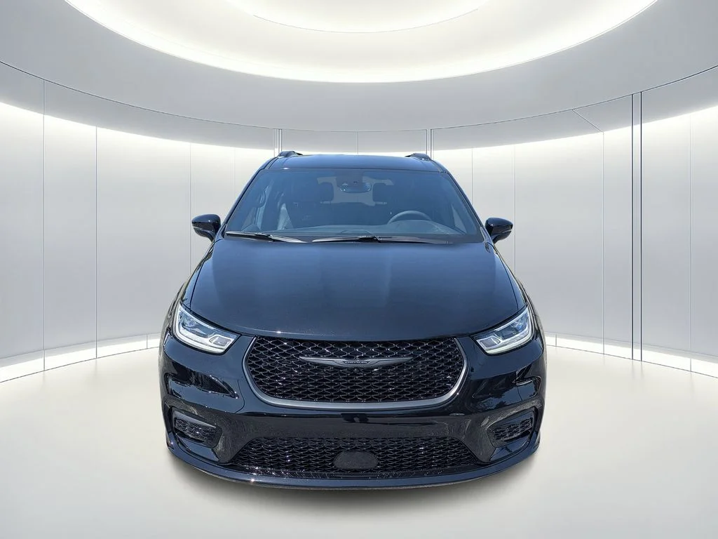 New 2026 Diamond Black Crystal Pearl-Coat Exterior Paint Chrysler Select image 9