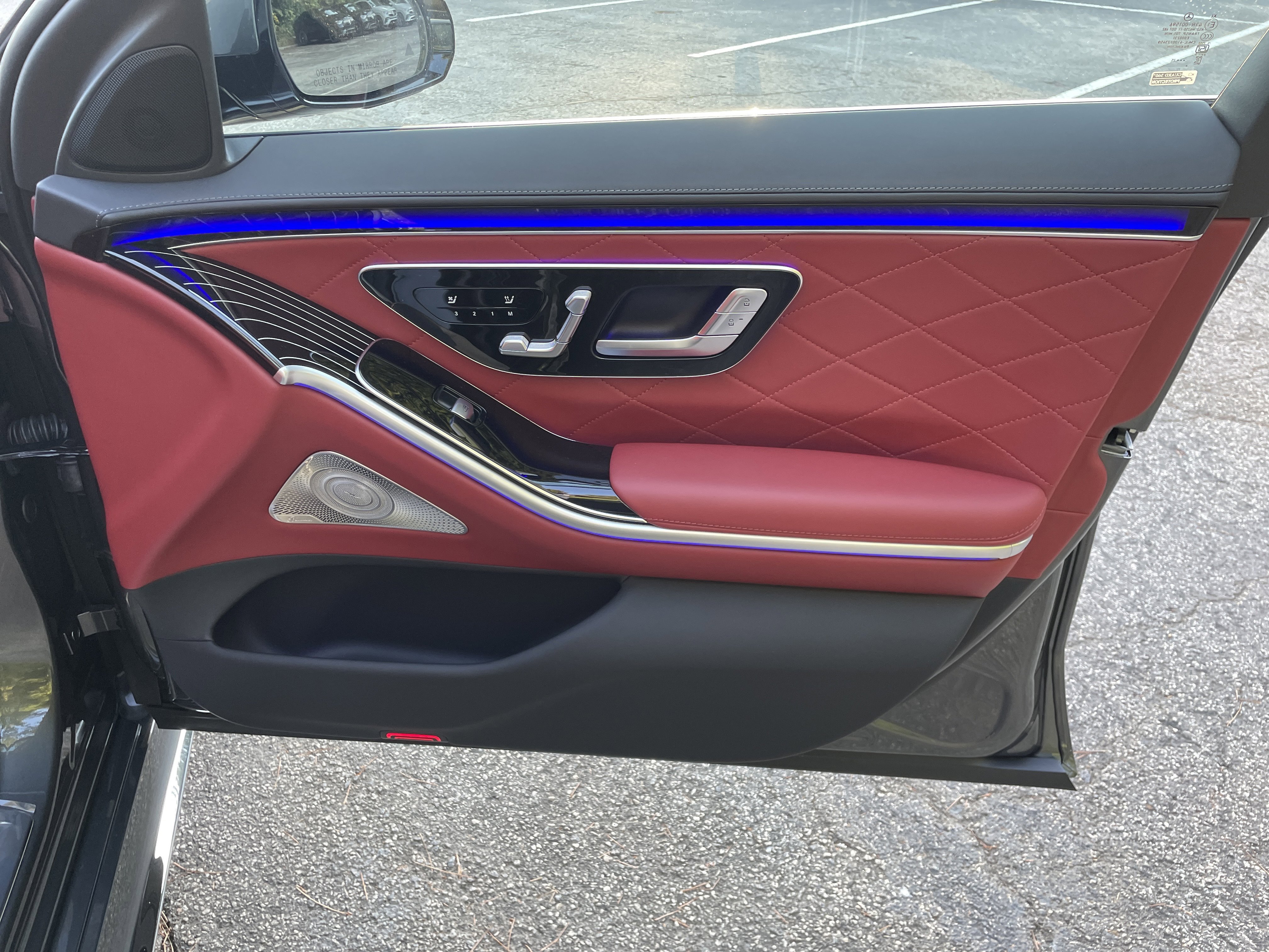 New 2026 MANUFAKTUR Signature Graphite Metallic Mercedes-Benz S 580 4MATIC® Sedan image 40