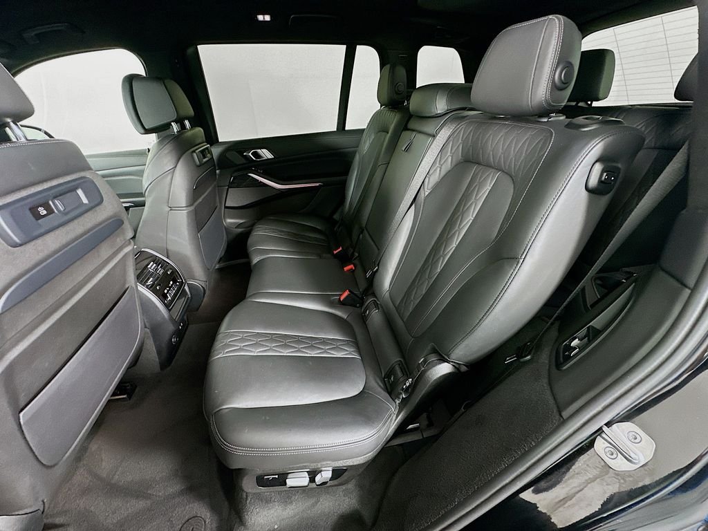 Used 2022 Black Sapphire Metallic BMW M50i image 25